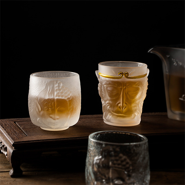 Sinaunang glazed glass tea cup