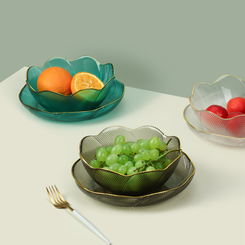 Glass Bowl na May Gold Rim At Floral Lines